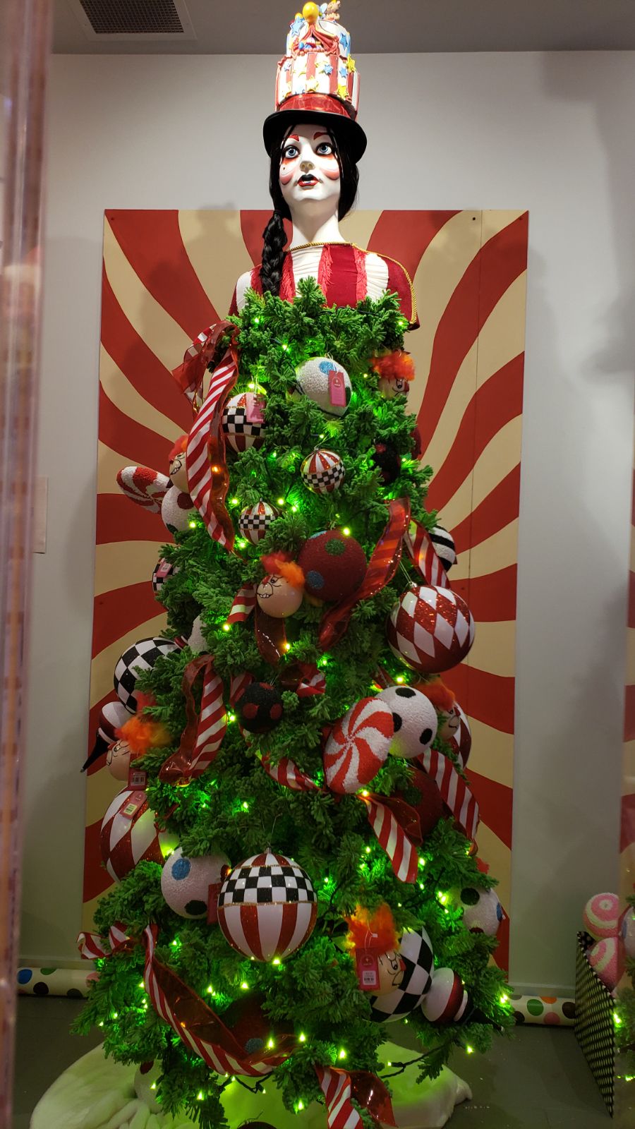 Cirque de Noel Classic Green Ringmaster Custom Tree - Gold